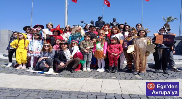 KUŞADASI’NDAN “YAŞASIN TİYATRO” SESLERİ YÜKSELDİ