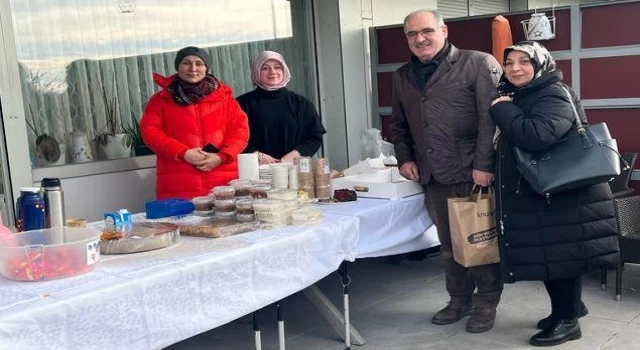 Depremzedeler İçin Düzenlenen Bahçe Kermesinde Hayır Çarşısı Bereketi