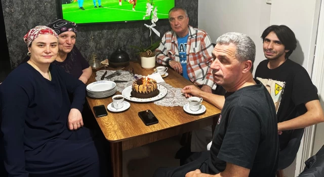 ANNEYE DOĞUM GÜNÜ KUTLAMASI SÜRPRİZİ: