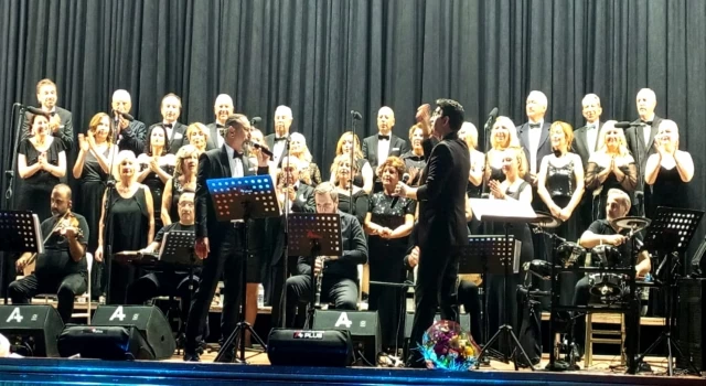 TURGAY KIZILTUĞ VE ÖĞRENCİLERİ HARİKA SAHNE PERFORMANSLARI İLE BÜYÜLEDİLER