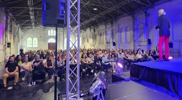 Heßstraße 132'de bulunan Utopia Salonu  "KeşfetX Düşler Festivali" etkinliğine ev sahipliği etti. 