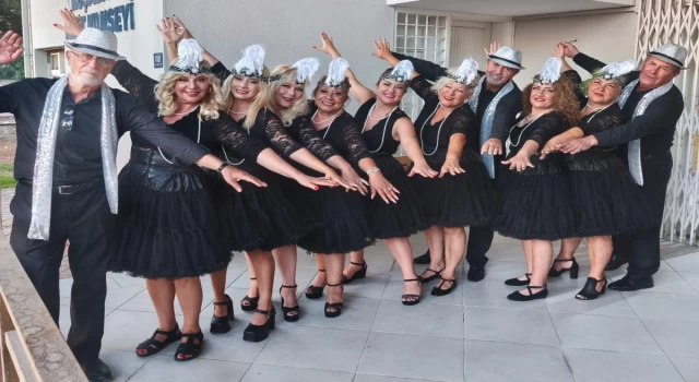 PERDEDEN SAHNEYE MÜZİKALLER İLE KEGEV HAFİF BATI MÜZİĞİ TOPLULUĞU AYAKTA ALKIŞLANDI