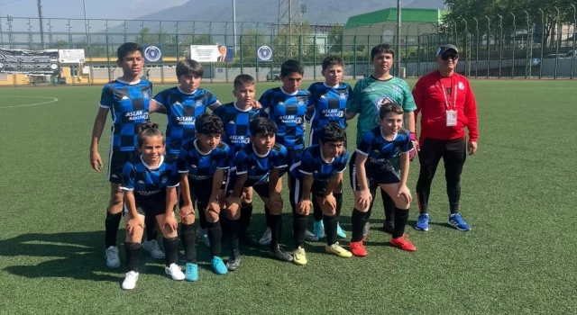 Kumlaspor, Futboluyla ve Sosyal Sorumluluk Projeleriyle Göz Dolduruyor
