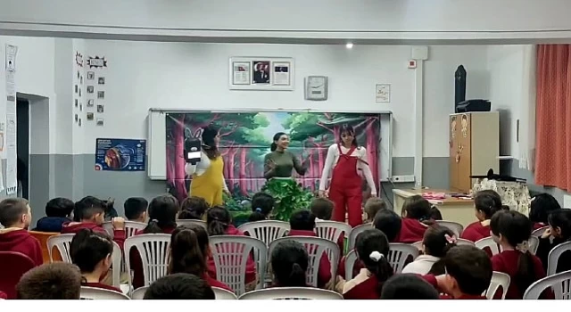 Mobil çocuk tiyatrosu Portatif Sahne, çocuklarla buluşmaya başladı