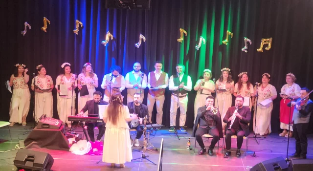Nüket Taşkın Şefliğinde " Viva La Pop" Korosu 2. Balkan Konserini Verdi
