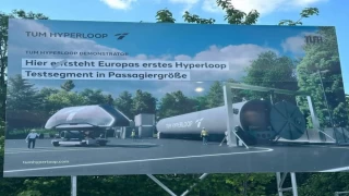 Hyperloop kapsülü, insanları saatte 800 kilometreden fazla hızla taşıyabilmektedir.