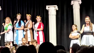 Aristofanes tarafından MÖ 411 yılında yazılmış tek perdelik oyun Lysistrata; Kuşadası Pera Salonu'nda sahnelendi.