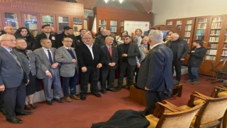 H.NIHAL ATSIZ FİKİRLERİYLE YAŞIYOR. ATSIZ:” GÖNLÜNDEKİ YARALARIN KANINI DİNDİR, YÜZDE YÜZ TÜRK OLDUĞUN GÜN CİHAN SENİNDİR”