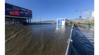 Fırtına duvarı Kordon’u böyle korudu