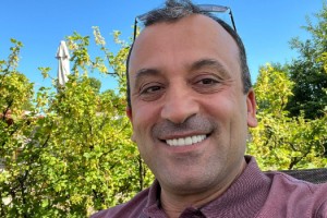 iLAHİYATÇI YAZAR FİKRET ÖZDEMİR'İN YAZILARI YANKI UYANDIRIYOR