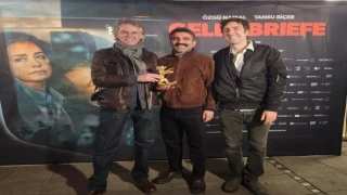 Münih’te “Sarı Zarflar” Filminin Galasında Yönetmen İlker Çatak Seyirciyle Buluştu
