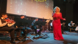 MÜNİH'TE TÜRK MÜZİĞİ RÜZGARİ; DENİZ GENCAY BÜYÜLEDİ